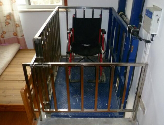 �������d�������C