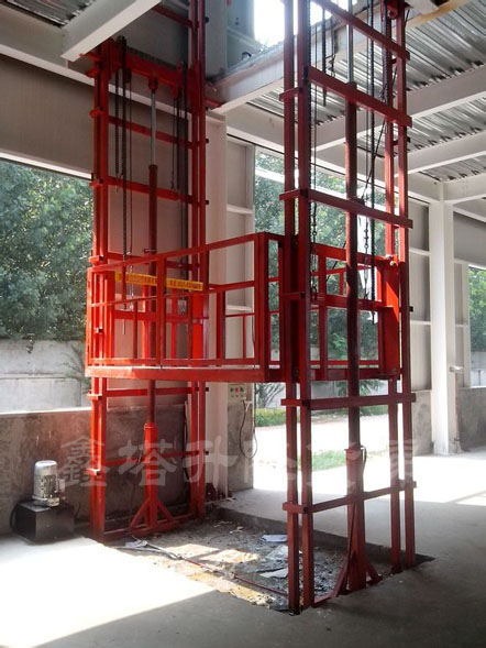 有地坑的導軌式升降貨梯 有地坑的導軌式升降貨梯