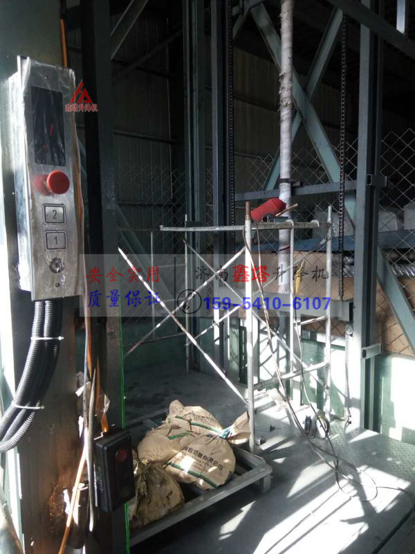 電動葫蘆卷揚機貨梯改裝成液壓升降貨梯現(xiàn)場 電動葫蘆卷揚機貨梯改裝成液壓升降貨梯現(xiàn)場