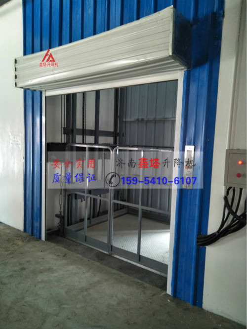 帶電動卷簾門彩鋼板外封的導(dǎo)軌式升降機 帶電動卷簾門彩鋼板外封的導(dǎo)軌式升降機