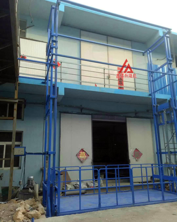 室外二層導軌式液壓貨梯 室外二層導軌式液壓貨梯